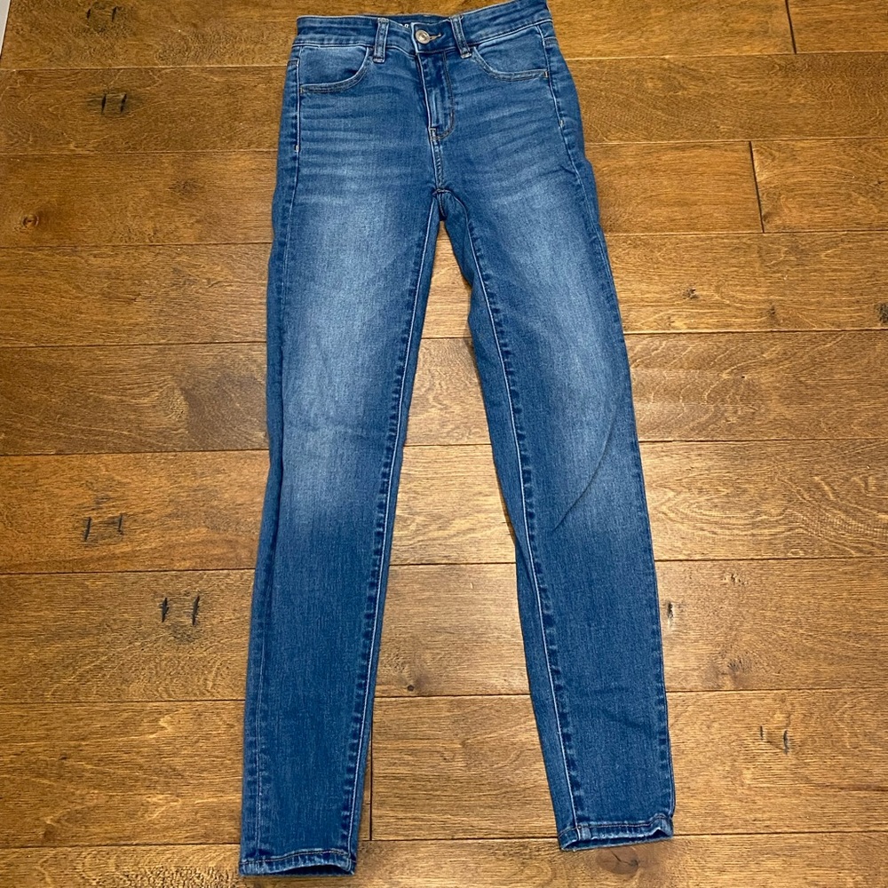 American Eagle Next Level Stretch size 2. Great condition.